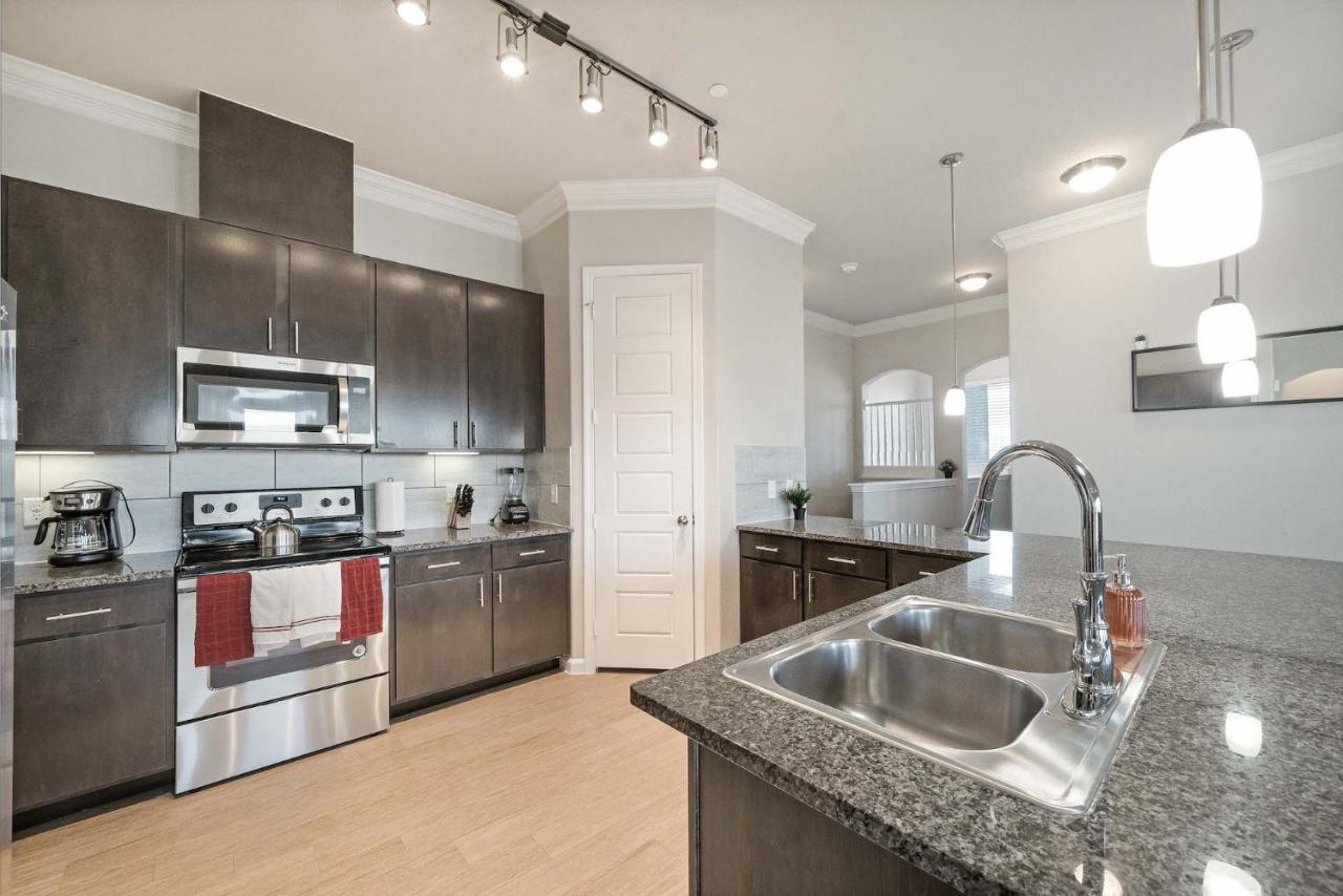 Luxury Townhomes - Evonify Stays 奧斯汀 外观 照片